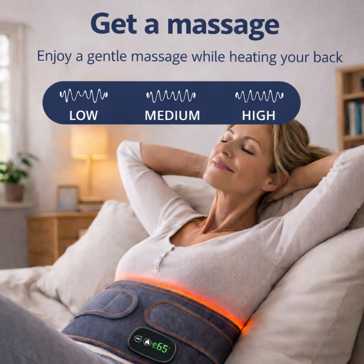 Kvinde afslapper med en infrarød lændestøtte, der kombinerer varme og massage for lindring af rygsmerter og forbedret blodcirkulation i lænderyggen.